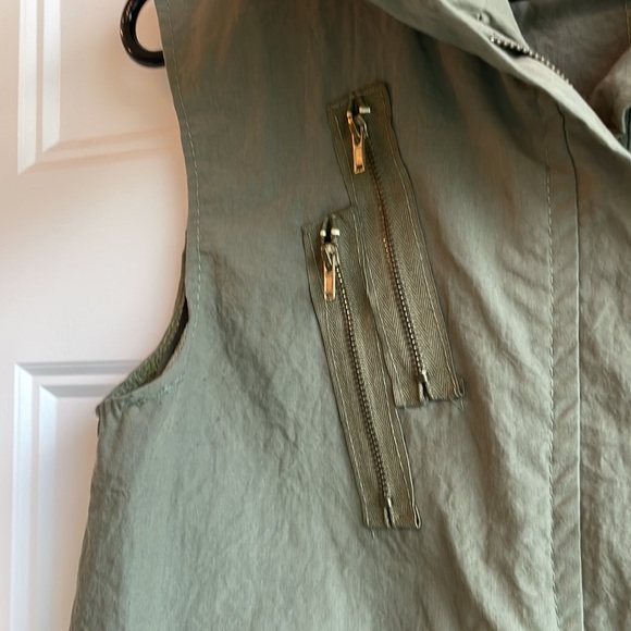 Women’s Olive Green Military Style Vest with Pockets Patches Zippers Size Small - Picture 3 of 9